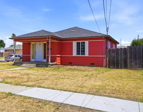 1401 Grandhaven St, Salinas, CA 93905