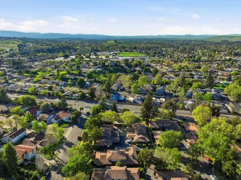 View/Area - 5442 Roundtree Ct A, Concord, CA 94521 photo 5 of 5