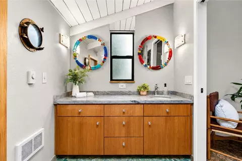 Bath - 315 Mccormick Ave, Capitola, CA 95010 photo 2 of 3