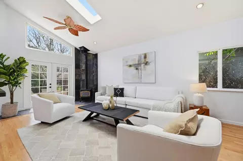 Living - Rio Vista Dr, Pacifica, CA 94044 photo 4 of 8