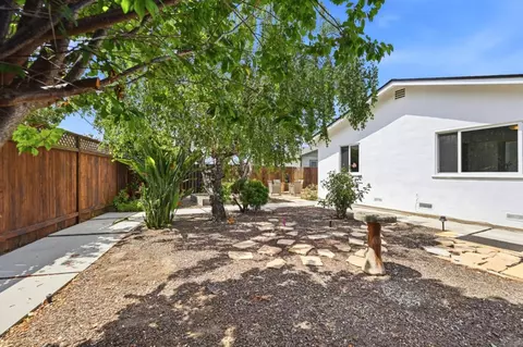 Exterior - Rio Vista Dr, Pacifica, CA 94044 photo 4 of 8