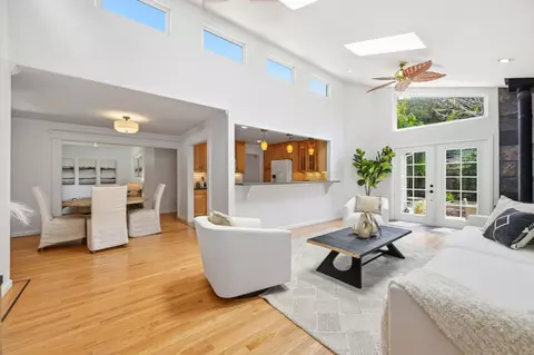 Living - Rio Vista Dr, Pacifica, CA 94044 photo 3 of 8