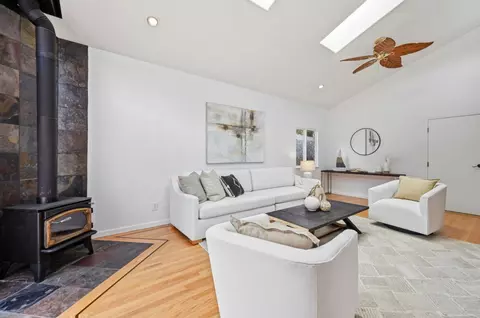 Living - Rio Vista Dr, Pacifica, CA 94044 photo 5 of 8