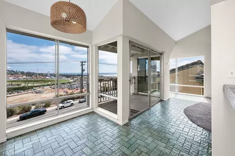 241 Turf View Dr, Solana Beach, CA 92075