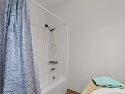 Bath - 1610 Dolphin Dr, Aptos, CA 95003 photo 4 of 4