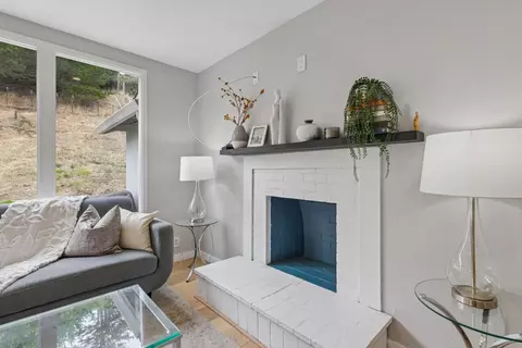 Living - 867 Serena Dr, Pacifica, CA 94044 photo 2 of 2