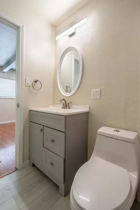 Bath - 1483 Mercury Ct, Milpitas, CA 95035 photo 8 of 9