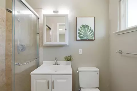Bath - 847 Alderbrook Ln, Cupertino, CA 95014 photo 2 of 3