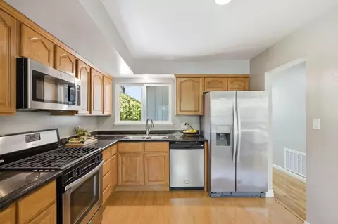 Kitchen - 847 Alderbrook Ln, Cupertino, CA 95014 photo 2 of 3