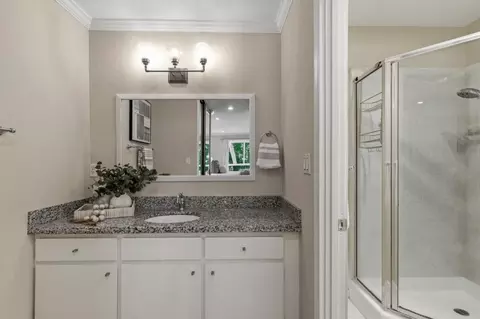Bath - 1031 Crestview Dr 106, Mountain View, CA 94040 photo 1 of 4