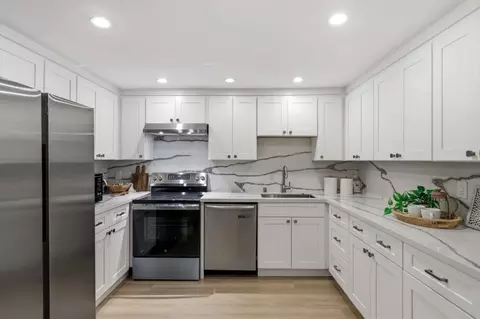 Kitchen - 1031 Crestview Dr 106, Mountain View, CA 94040 photo 1 of 5