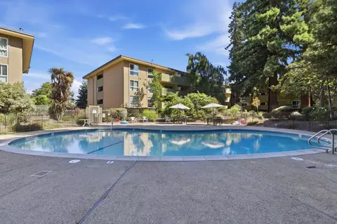 Exterior - 1031 Crestview Dr 106, Mountain View, CA 94040 photo 9 of 11