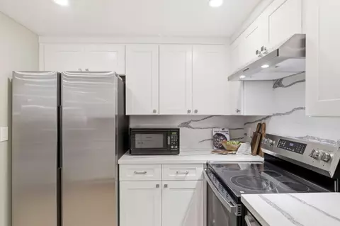 Kitchen - 1031 Crestview Dr 106, Mountain View, CA 94040 photo 5 of 5