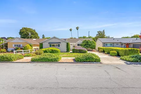 3294 Lindenoaks Dr, San Jose, CA 95117