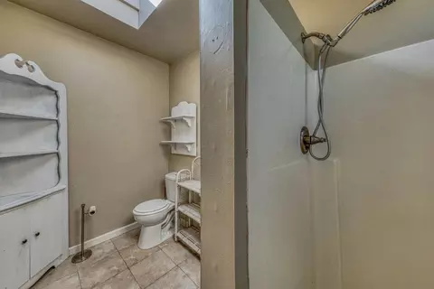Bath - 137 Maple St, Salinas, CA 93901 photo 3 of 3