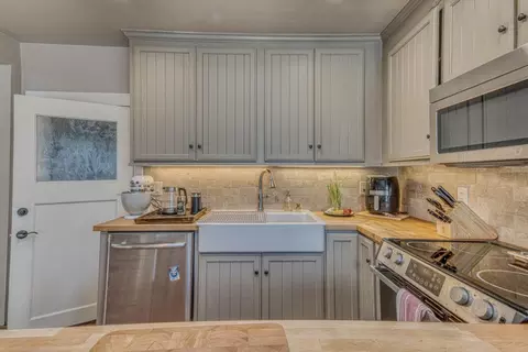 Kitchen - 137 Maple St, Salinas, CA 93901 photo 2 of 4