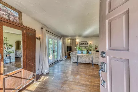 Entry Way - 137 Maple St, Salinas, CA 93901 photo 1 of 3