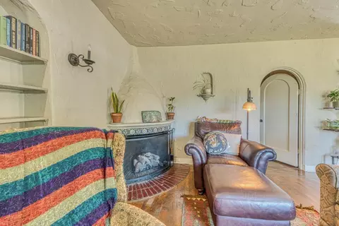 Living - 137 Maple St, Salinas, CA 93901 photo 4 of 4