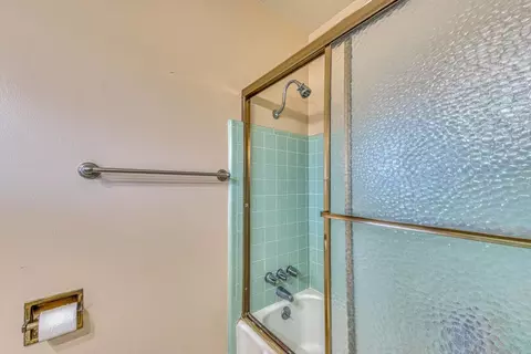 Bath - 628 Alameda Ave, Salinas, CA 93901 photo 5 of 7