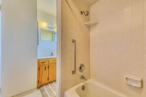 Bath - 628 Alameda Ave, Salinas, CA 93901 photo 7 of 7