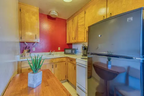 Kitchen - 628 Alameda Ave, Salinas, CA 93901 photo 5 of 6