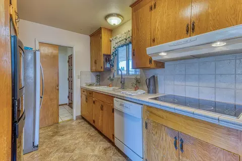 Kitchen - 628 Alameda Ave, Salinas, CA 93901 photo 2 of 6