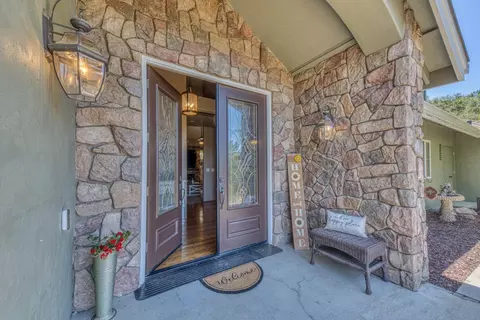 32 Crazy Horse Canyon Rd, Salinas, CA 93907