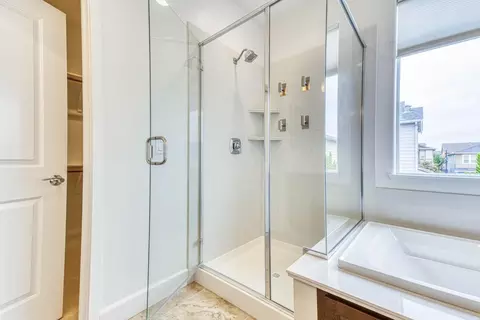 Bath - 2717 Parkview Way, Marina, CA 93933 photo 4 of 6