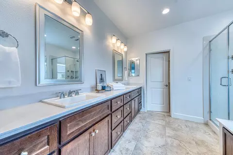 Bath - 2717 Parkview Way, Marina, CA 93933 photo 2 of 6