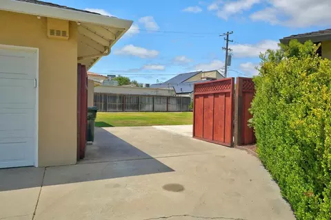 Exterior - 1102 San Marcos Dr, Salinas, CA 93901 photo 4 of 9