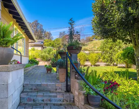 Exterior - 6970 Lakeview Dr, Salinas, CA 93907 photo 3 of 16