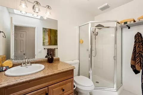 Bath - 6970 Lakeview Dr, Salinas, CA 93907 photo 1 of 2