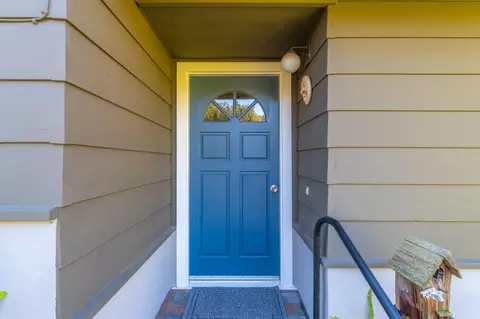 Entry Way - 6970 Lakeview Dr, Salinas, CA 93907 photo 1 of 3