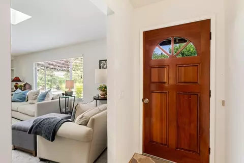 Entry Way - 6970 Lakeview Dr, Salinas, CA 93907 photo 2 of 3