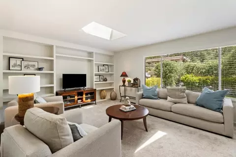 Living - 6970 Lakeview Dr, Salinas, CA 93907 photo 3 of 6