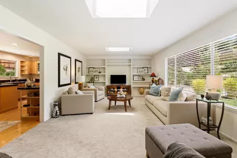 Living - 6970 Lakeview Dr, Salinas, CA 93907 photo 4 of 6