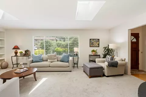 Living - 6970 Lakeview Dr, Salinas, CA 93907 photo 2 of 6