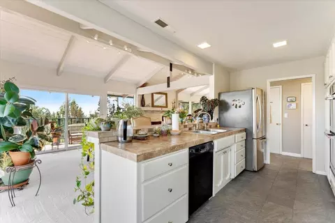 Kitchen - 5410 Baffy Ct, Soquel, CA 95073 photo 3 of 6