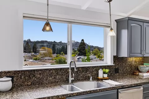 Kitchen - 4065 Cornwell Rd, Soquel, CA 95073 photo 6 of 8