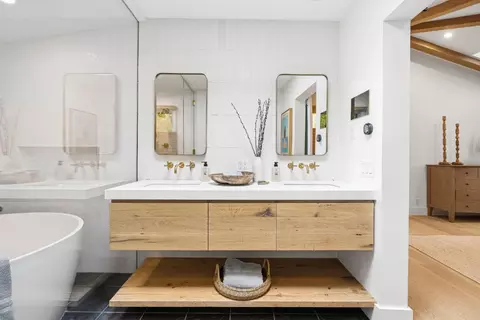 Bath - 2644 Walker Ave, Carmel, CA 93923 photo 3 of 4