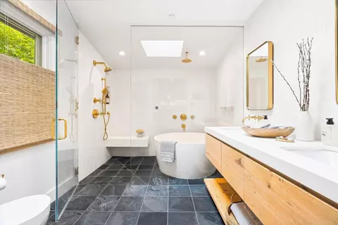 Bath - 2644 Walker Ave, Carmel, CA 93923 photo 1 of 4