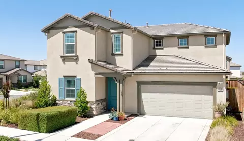 2201 Brighton Dr, Hollister, CA 95023