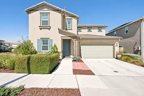 2201 Brighton Dr, Hollister, CA 95023