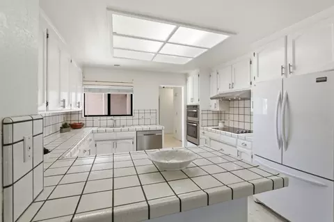 Kitchen - 772 Helen Dr, Hollister, CA 95023 photo 2 of 6