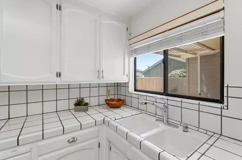 Kitchen - 772 Helen Dr, Hollister, CA 95023 photo 4 of 6