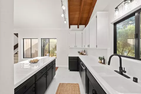 Kitchen - 5904 Oak Ave, Carmichael, CA 95608 photo 3 of 4