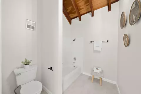 Bath - 5904 Oak Ave, Carmichael, CA 95608 photo 4 of 4