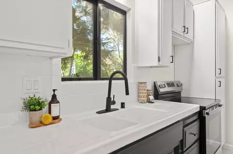 Kitchen - 5904 Oak Ave, Carmichael, CA 95608 photo 4 of 4