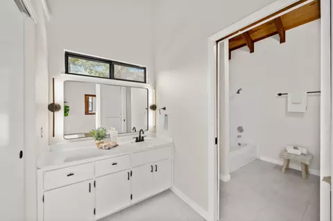 Bath - 5904 Oak Ave, Carmichael, CA 95608 photo 3 of 4