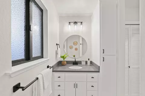 Bath - 5904 Oak Ave, Carmichael, CA 95608 photo 1 of 4